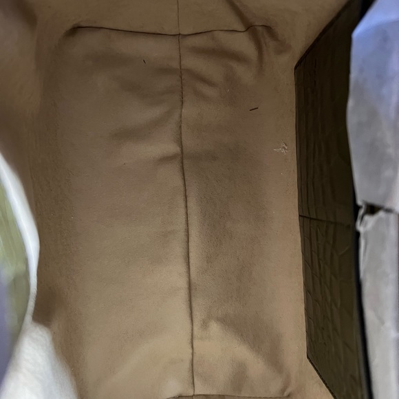 Tory Burch MCGRAW EMBOSSED SMALL DRAWSTRING SATCHEL
New Olive - Picture 10 of 10